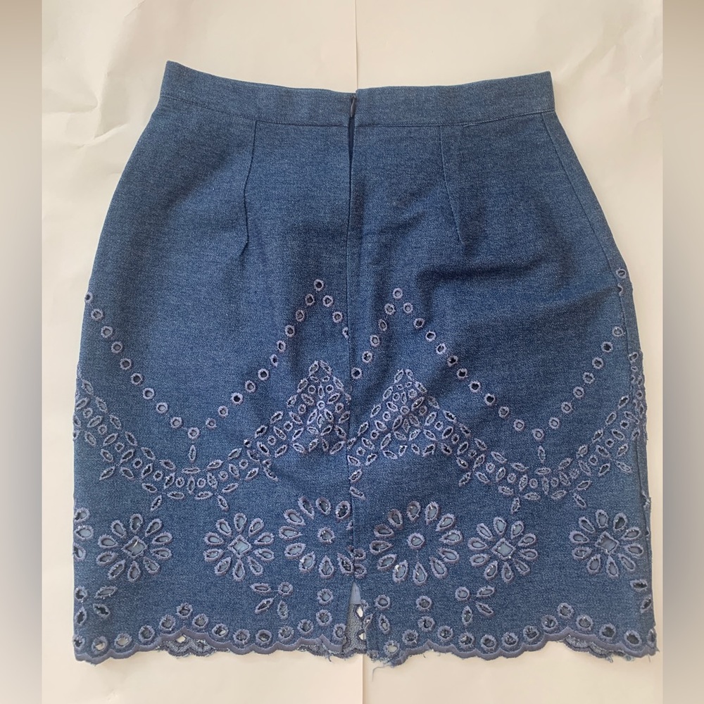 Lorena Conti Paris. 99% Cotton 1% Lycra. Denim material. Intricate design.